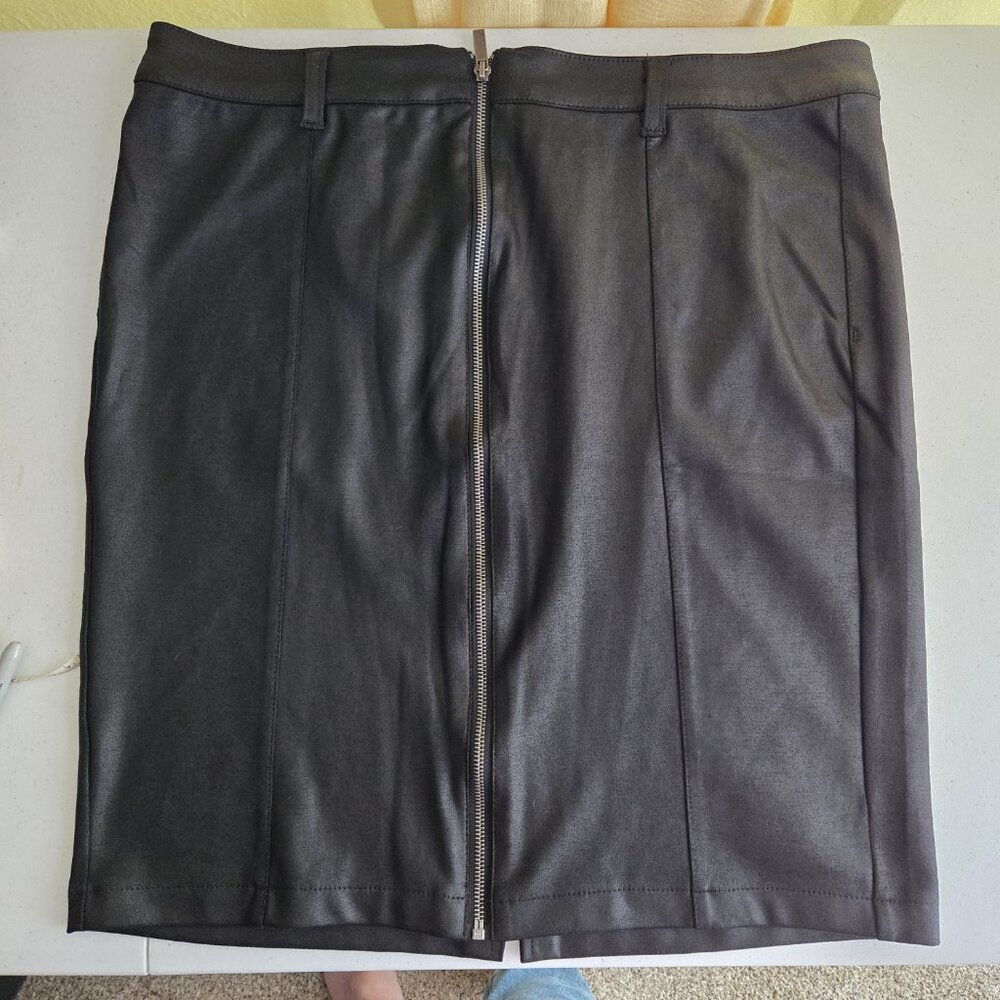 629-4 D. Jeans Faux leather front zippered Mini skirt Size 16